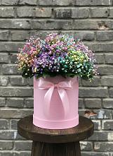 Цветочная композиция из Гипсофила и Розы в шляпной коробке в Баракаевской