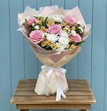 Букет цветов из:  Гвоздики, Орхидеи и Розы в Баракаевской