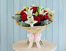 Букет цветов из:  Лилии и Розы в Баракаевской