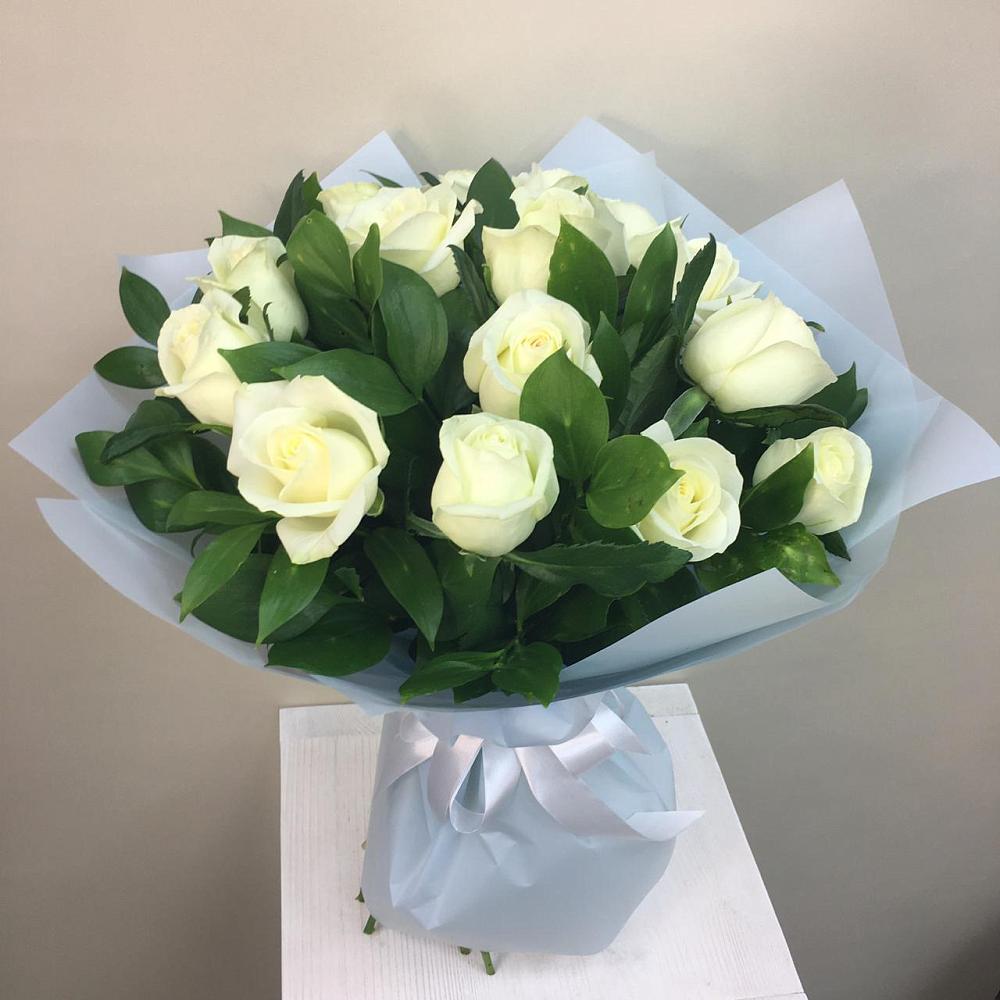 Букет 15 Белых роз Проуд в Баракаевской