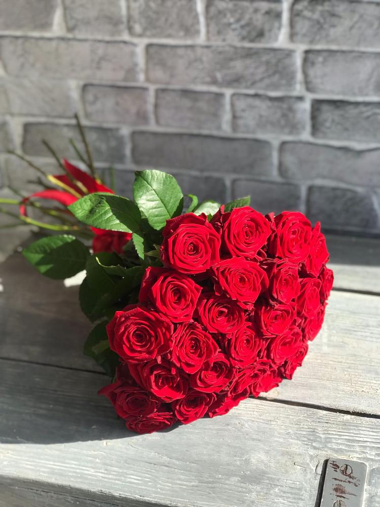 Букет Красные розы Фридом в Баракаевской