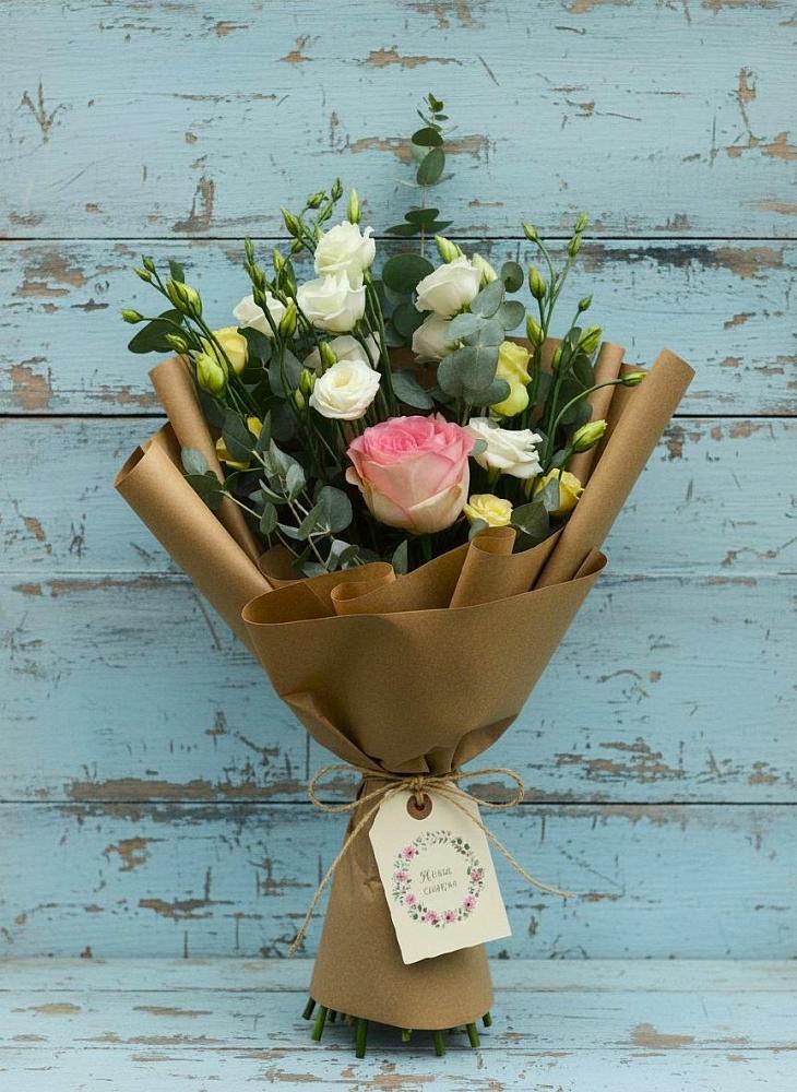 Букет цветов из: Розы и Лизиантусы в Баракаевской