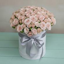 Цветочная композиция из Розы в шляпной коробке в Баракаевской