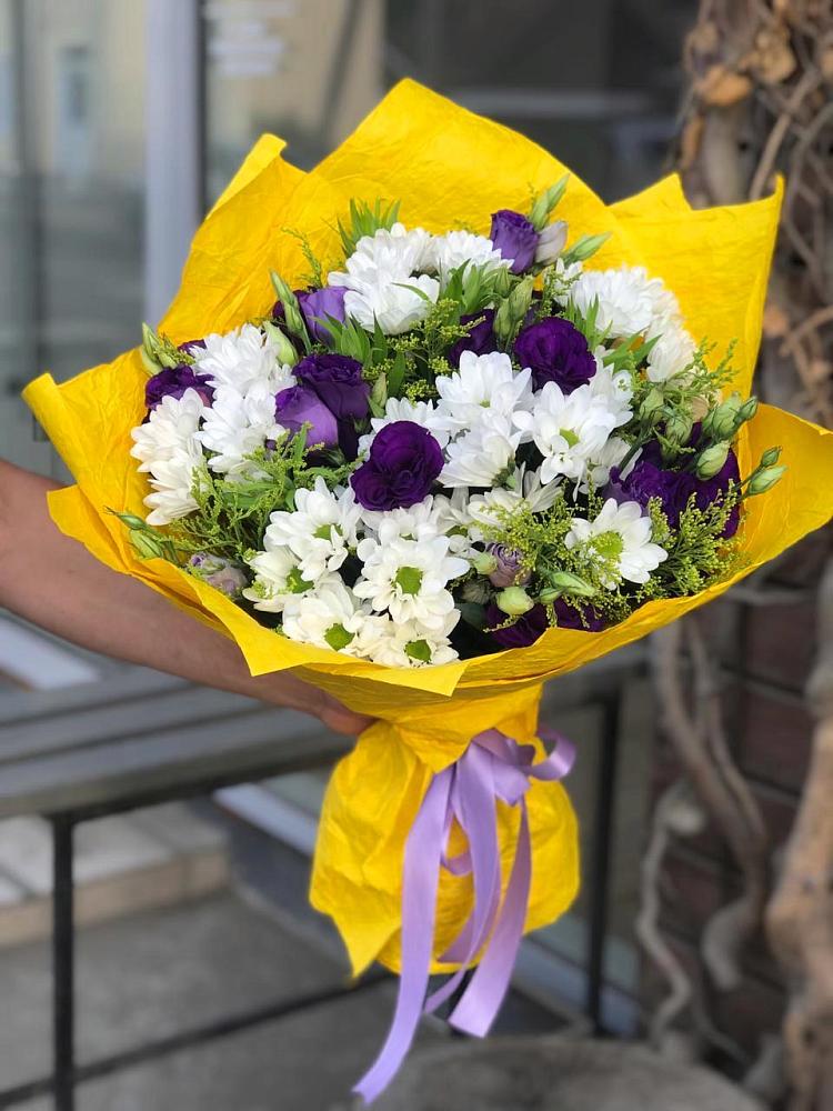 Букет цветов из: Ирисы, Хризантемы и Ромашки в Баракаевской