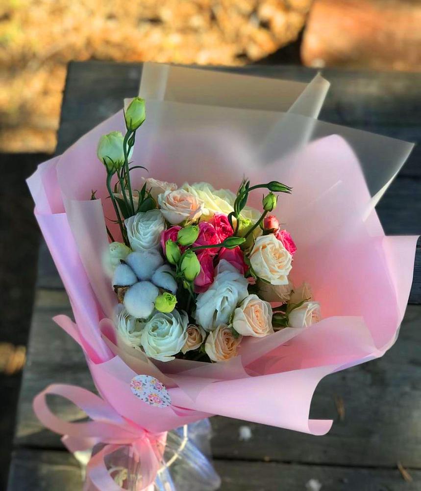 Букет цветов из: Розы и Лизиантусы в Баракаевской