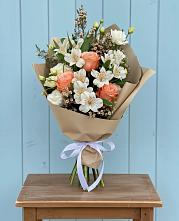 Букет цветов из:  Альстромерии, Лизиантусы, Розы и Хризантемы #REPLACE_PRED# Баракаевской