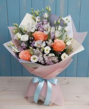 Букет цветов из:  Лизиантусы, Розы, Альстромерии и Гипсофила в Баракаевской
