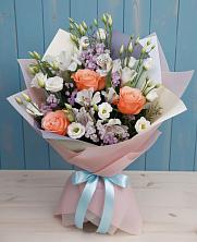 Букет цветов из:  Лизиантусы, Розы, Альстромерии и Гипсофила в Баракаевской