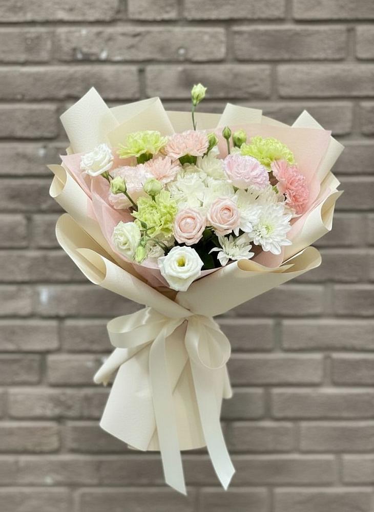 Букет цветов из: Гвоздики, Розы, Лизиантусы и Хризантемы в Баракаевской