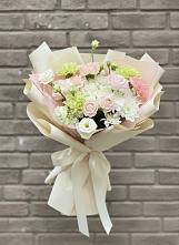 Букет цветов из:  Гвоздики, Розы, Лизиантусы и Хризантемы в Баракаевской