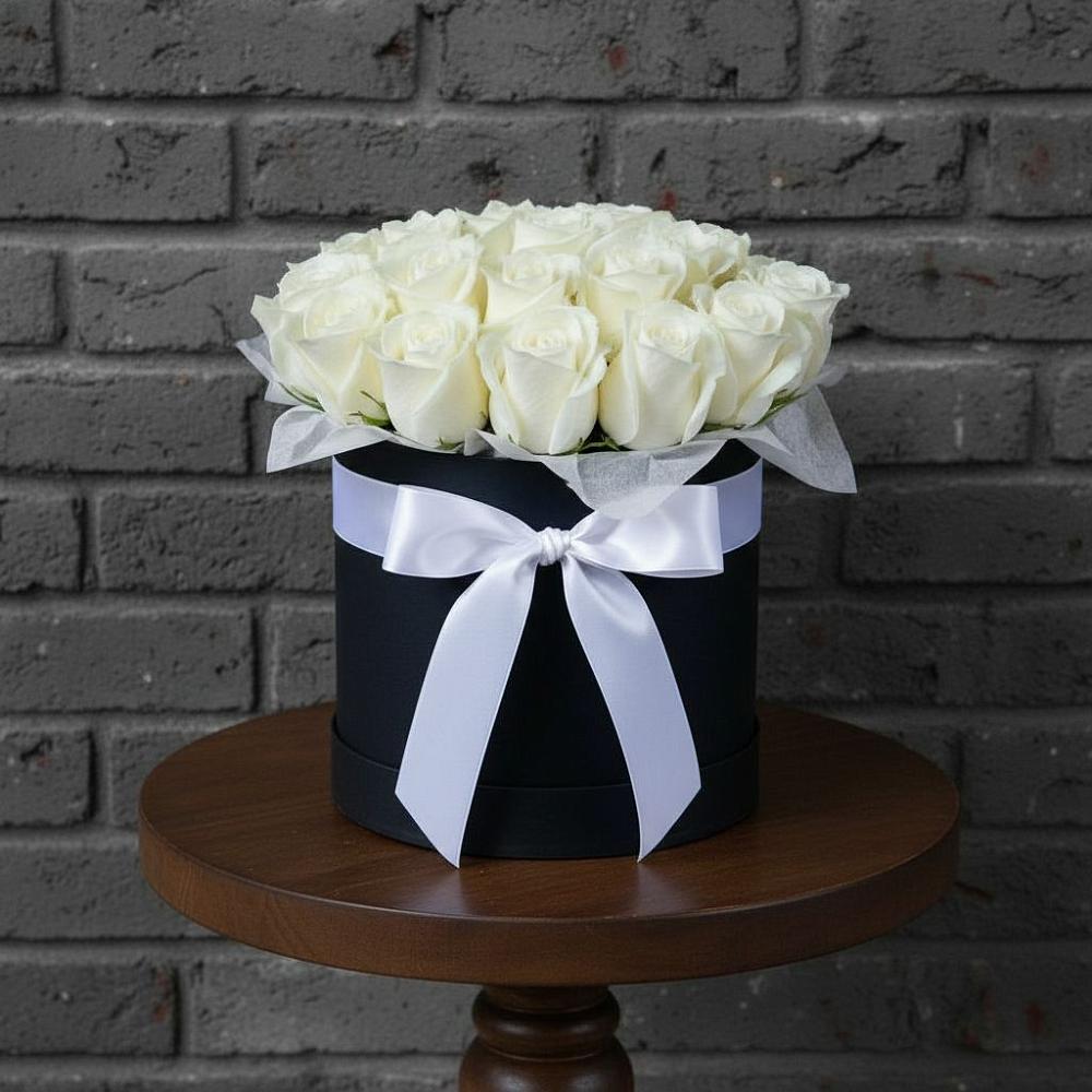 Цветочная композиция из Розы в шляпной коробке в Баракаевской