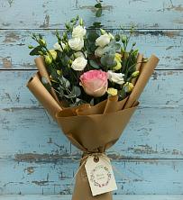 Букет цветов из:  Розы и Лизиантусы в Баракаевской