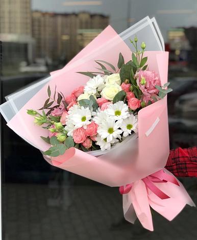 Букет цветов из: Розы, Лизиантусы и Хризантемы в Баракаевской
