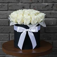 Цветочная композиция из Розы в шляпной коробке в Баракаевской