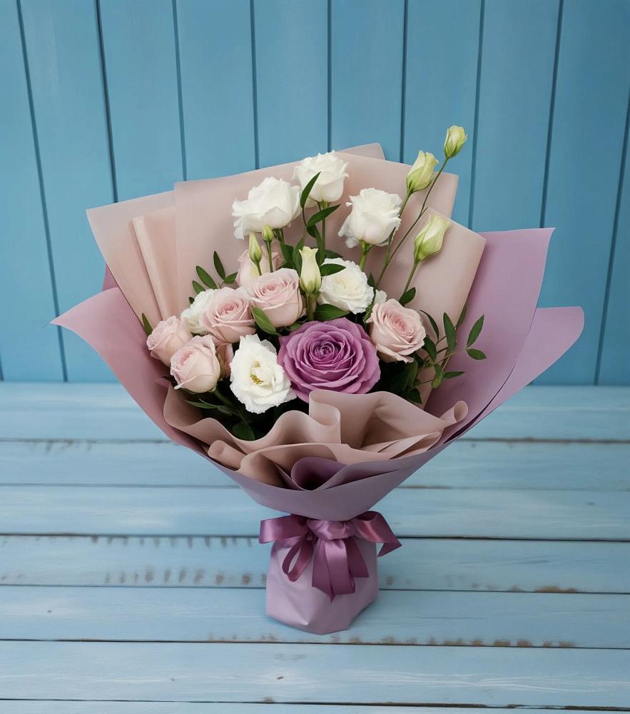 Букет цветов из: Розы и Лизиантусы в Баракаевской